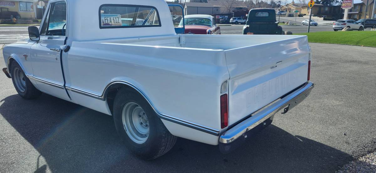 Chevrolet-C10-truck-1967-white-8047-3