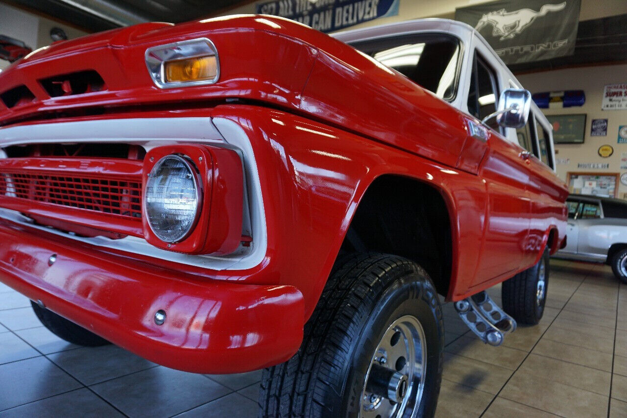 Chevrolet-CK-10-Suburban-1965-Red-Gray-81299-12