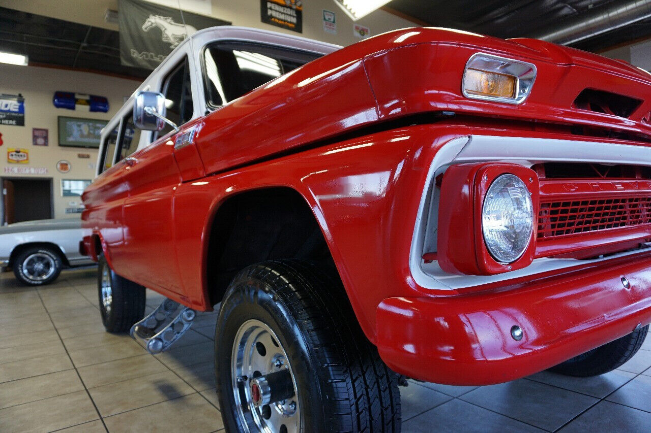 Chevrolet-CK-10-Suburban-1965-Red-Gray-81299-14