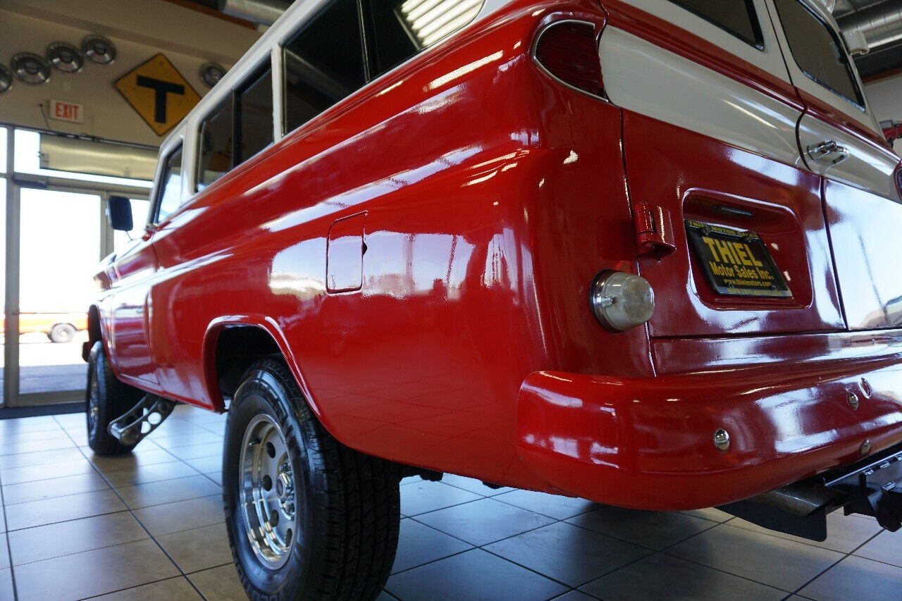 Chevrolet-CK-10-Suburban-1965-Red-Gray-81299-15