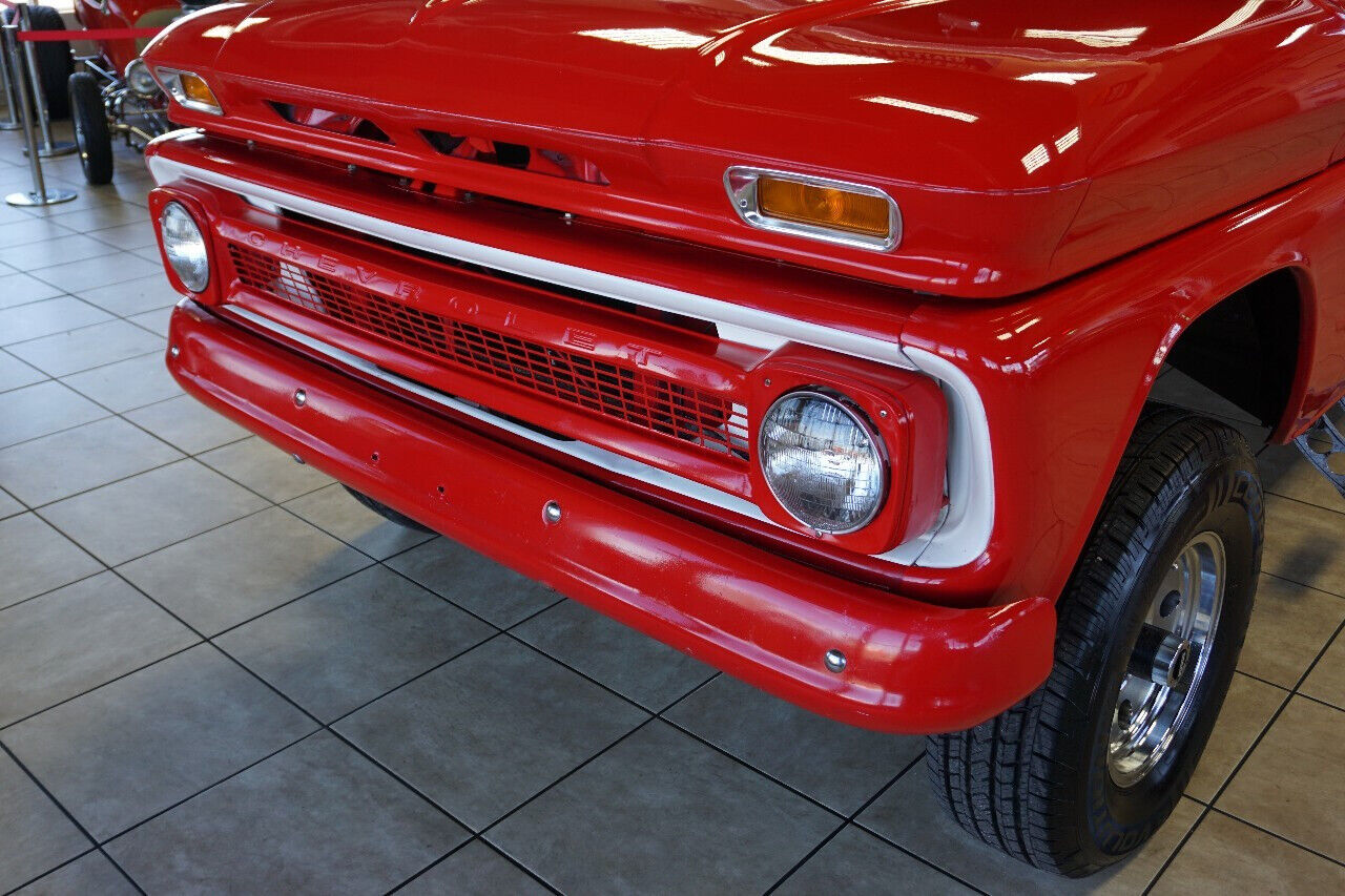 Chevrolet-CK-10-Suburban-1965-Red-Gray-81299-17