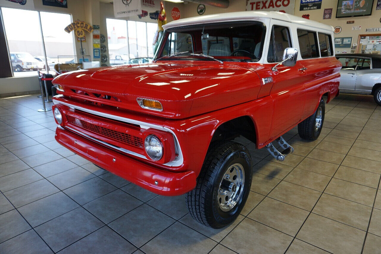 Chevrolet-CK-10-Suburban-1965-Red-Gray-81299-2