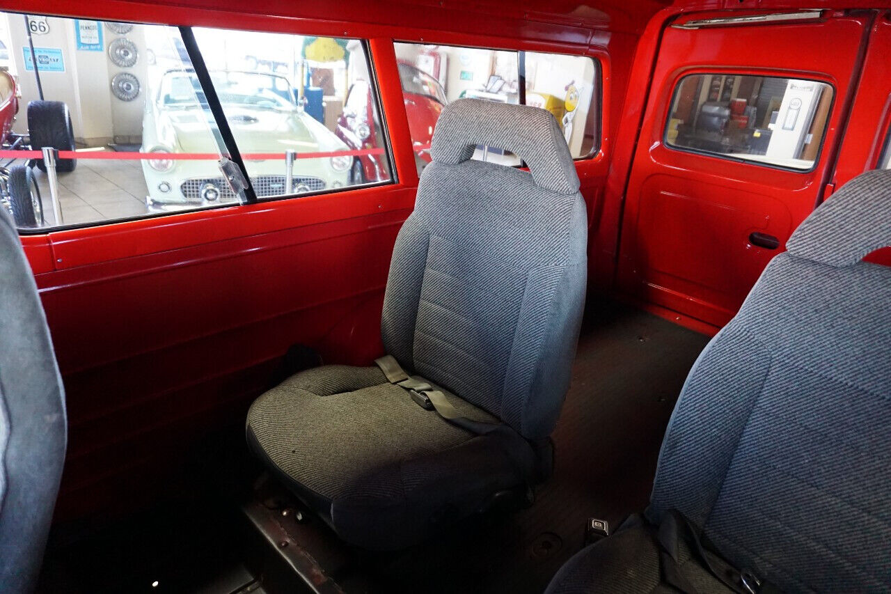 Chevrolet-CK-10-Suburban-1965-Red-Gray-81299-21