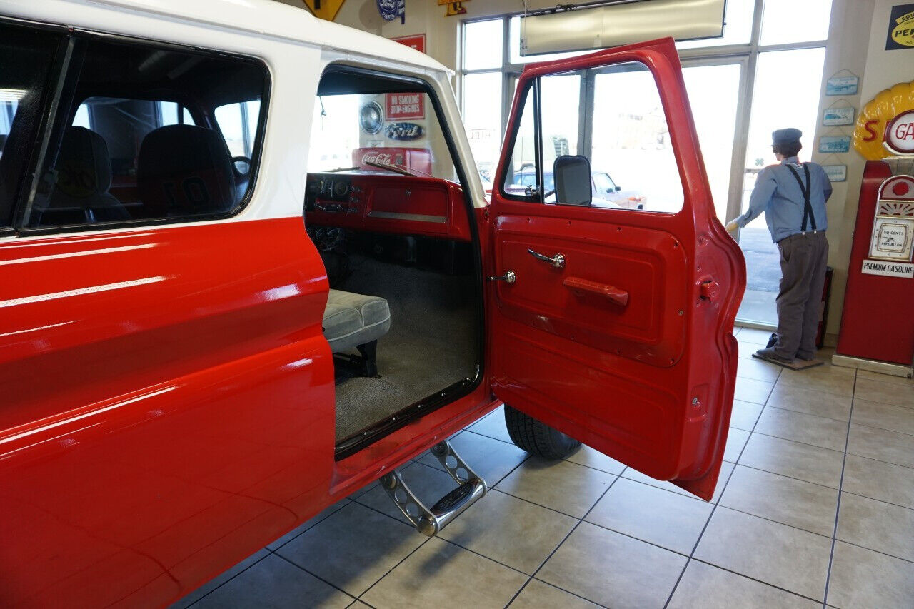 Chevrolet-CK-10-Suburban-1965-Red-Gray-81299-22