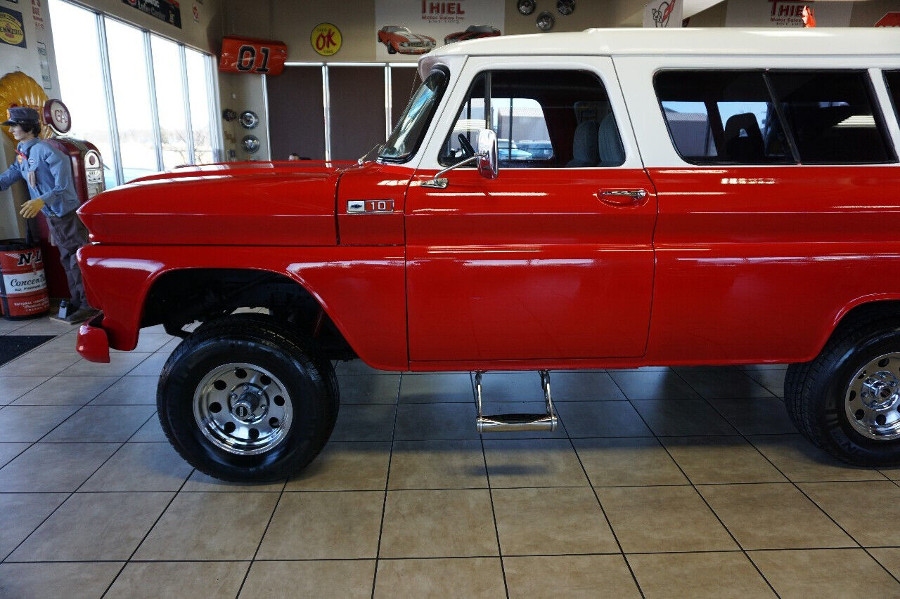 Chevrolet-CK-10-Suburban-1965-Red-Gray-81299-37