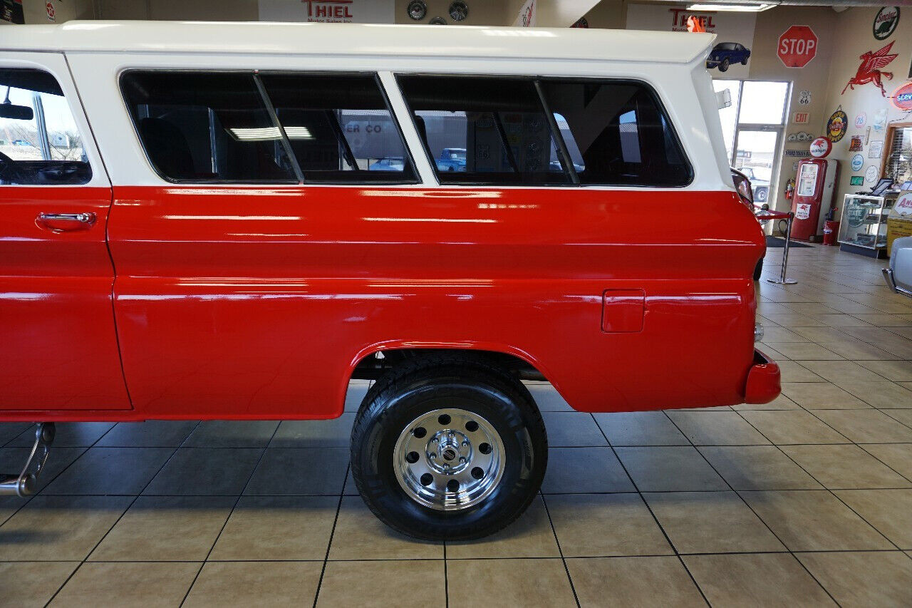 Chevrolet-CK-10-Suburban-1965-Red-Gray-81299-38