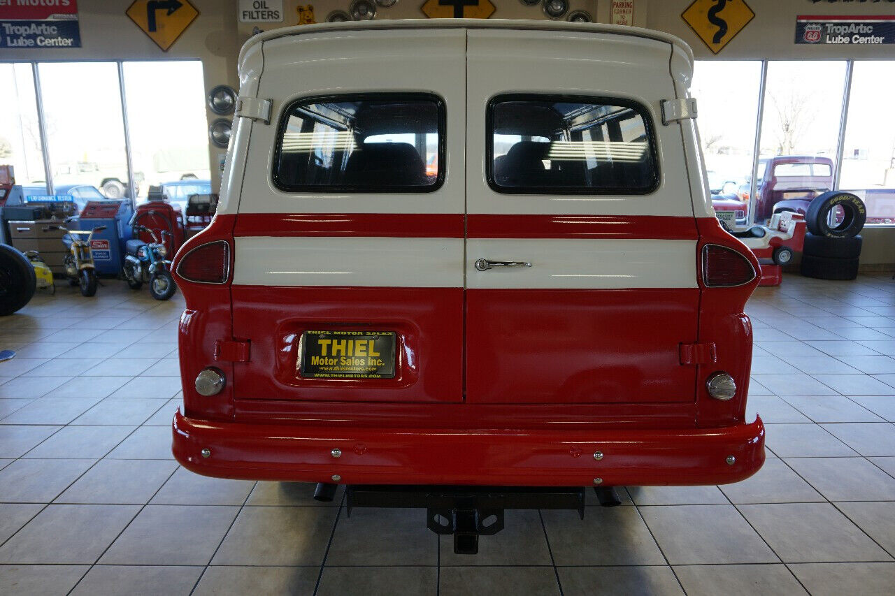 Chevrolet-CK-10-Suburban-1965-Red-Gray-81299-5