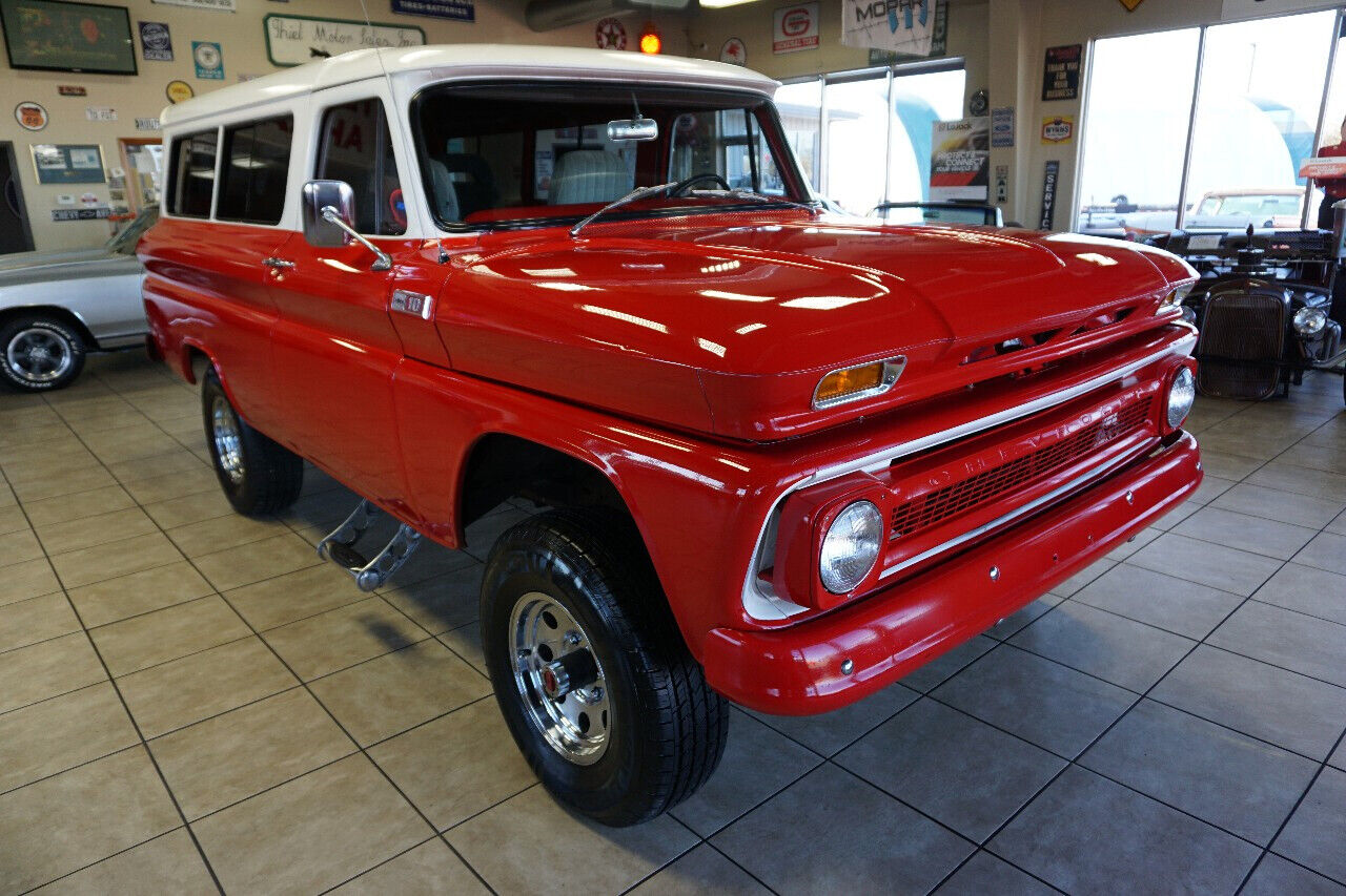 Chevrolet-CK-10-Suburban-1965-Red-Gray-81299-9