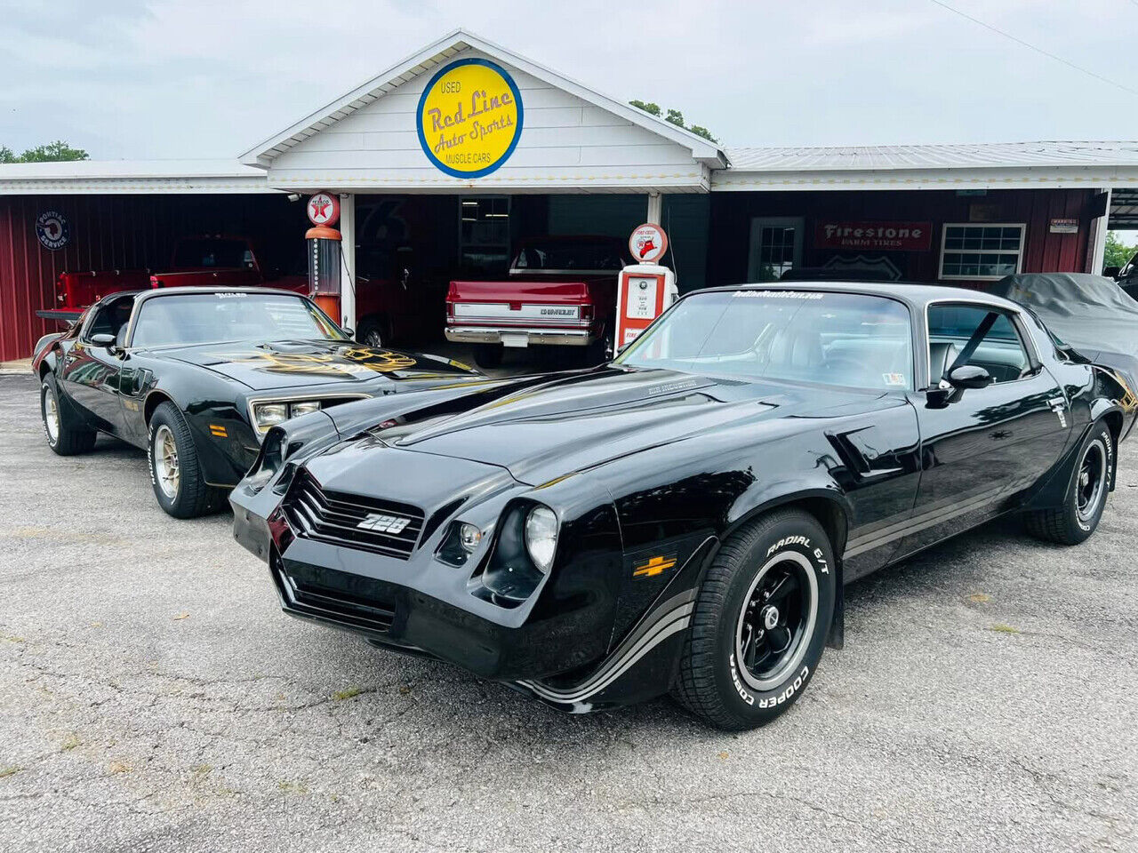 Chevrolet-Camaro-1981-Black-Silver-54718-1