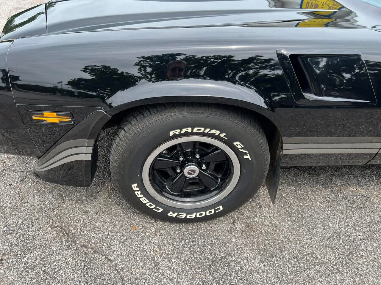 Chevrolet-Camaro-1981-Black-Silver-54718-33