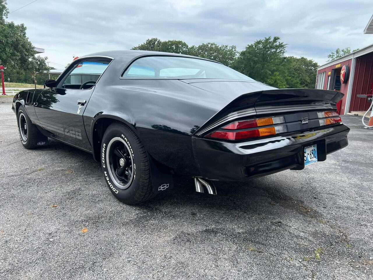 Chevrolet-Camaro-1981-Black-Silver-54718-4