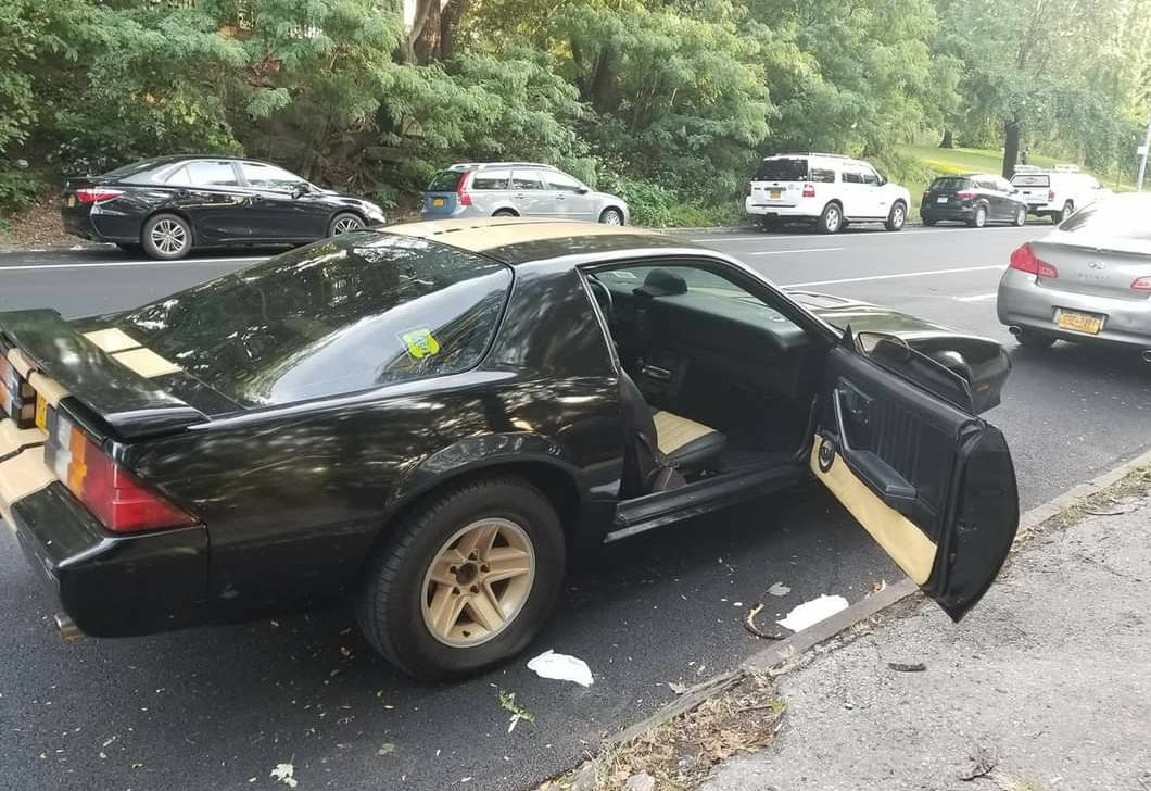 Chevrolet-Camaro-1983-black-50630-6