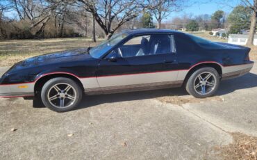 Chevrolet-Camaro-1985-black-157715-2