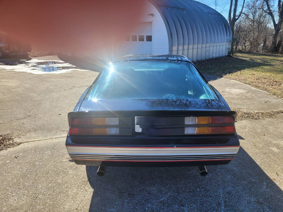 Chevrolet-Camaro-1985-black-157715-3