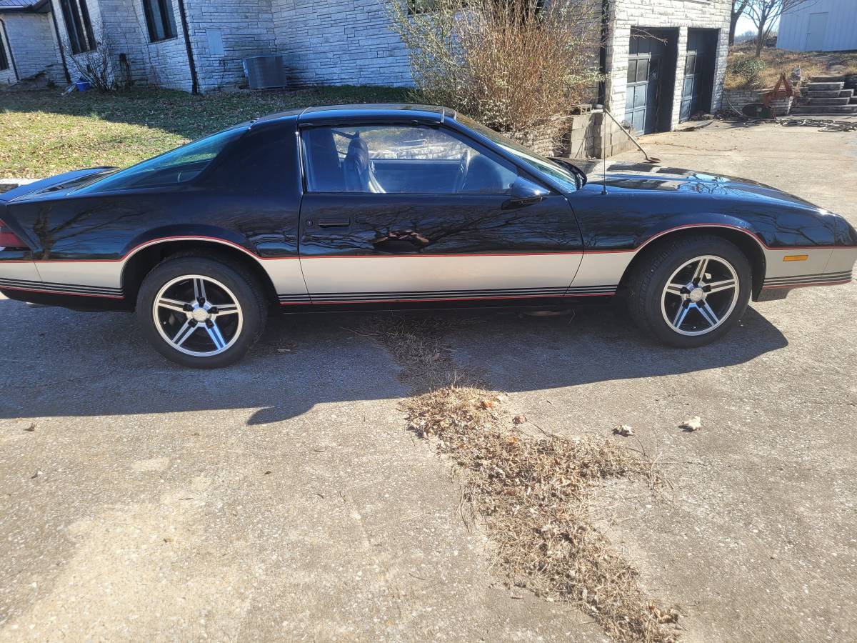 Chevrolet-Camaro-1985-black-157715