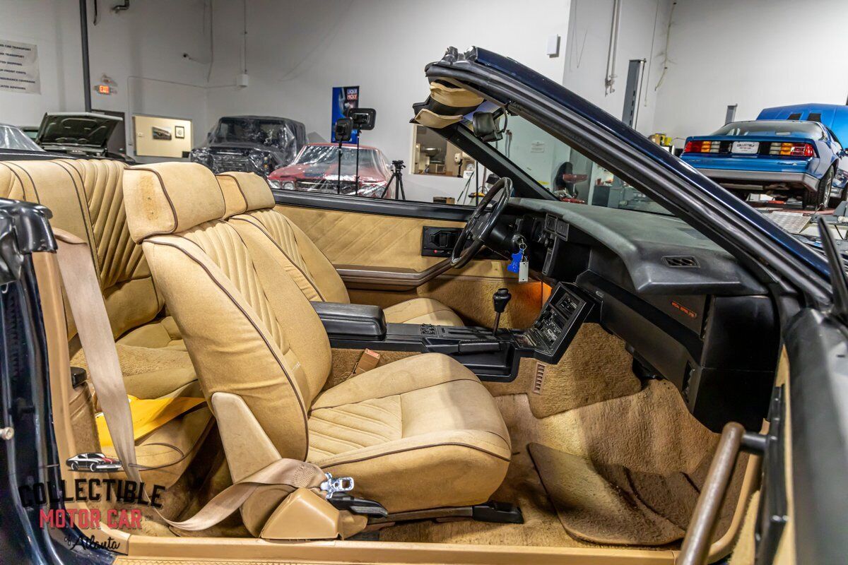 Chevrolet-Camaro-Coupe-1987-Blue-Tan-101685-19