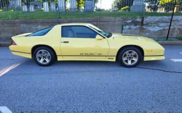 Chevrolet-Camaro-z28-iroc-coupe-1986-89194-1