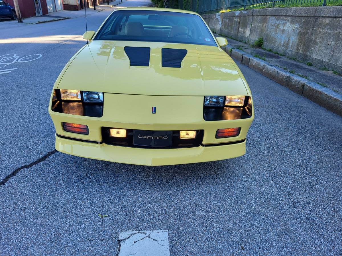 Chevrolet-Camaro-z28-iroc-coupe-1986-89194-2