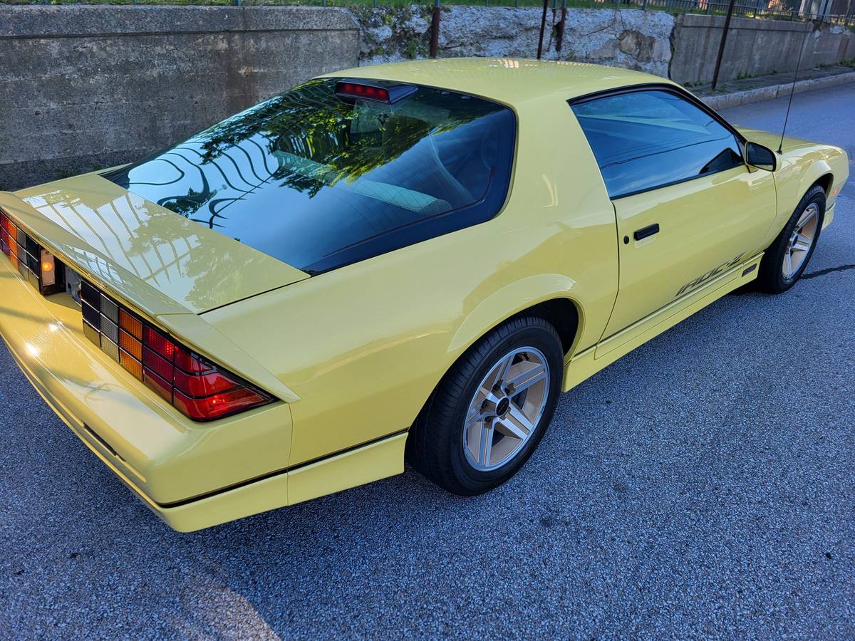 Chevrolet-Camaro-z28-iroc-coupe-1986-89194-4