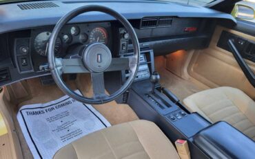 Chevrolet-Camaro-z28-iroc-coupe-1986-89194-9