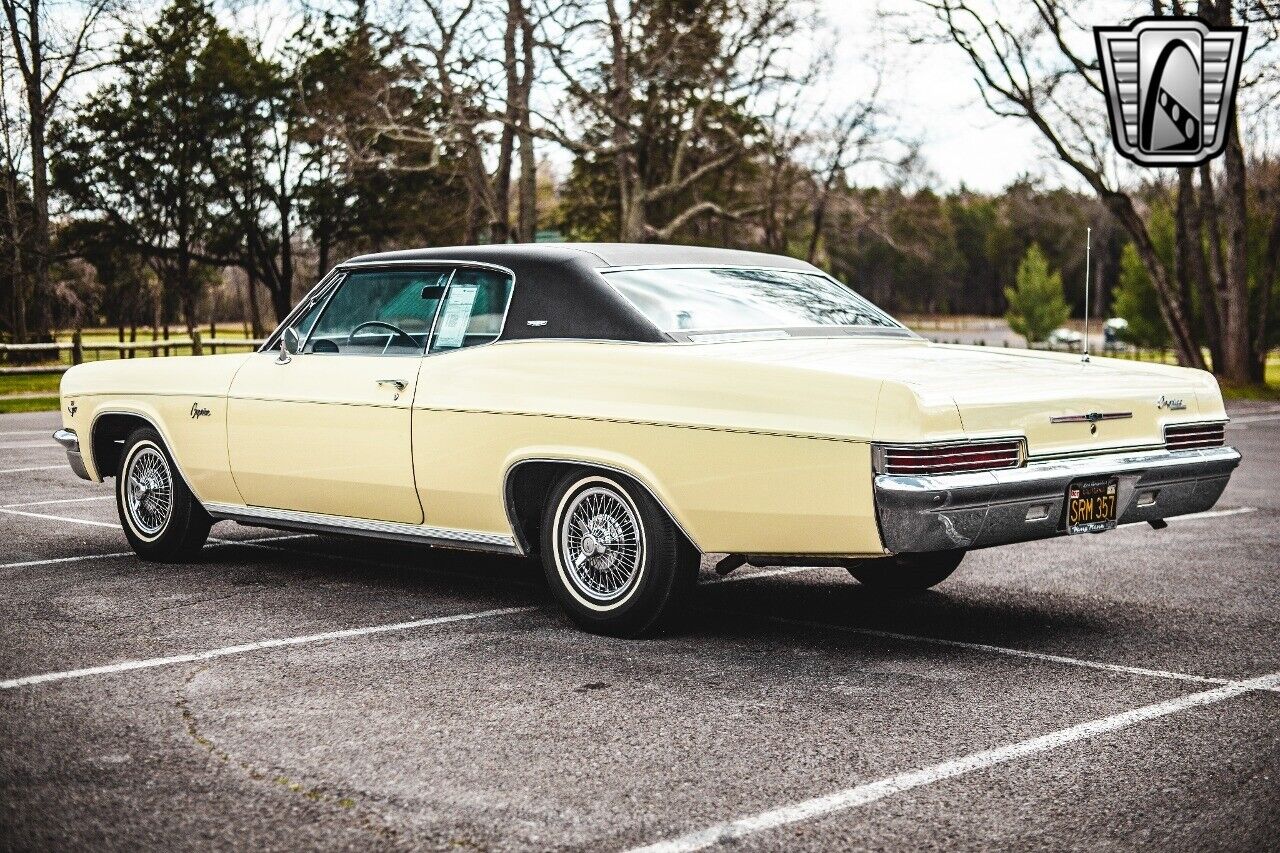 Chevrolet-Caprice-1966-Yellow-Black-83536-5