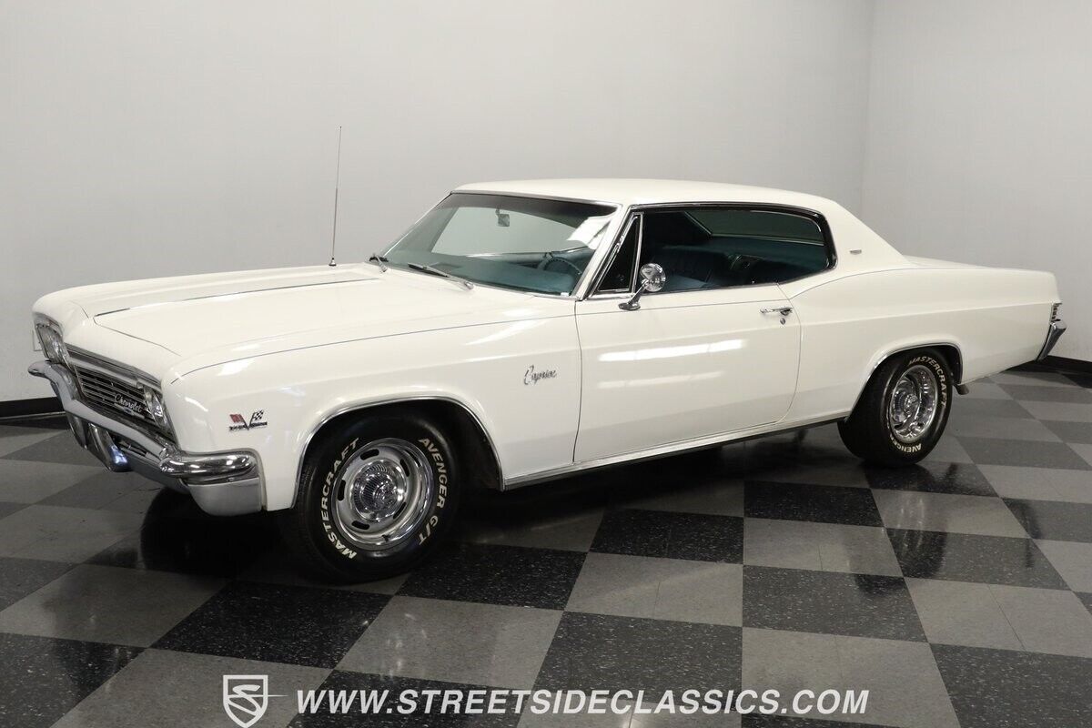 Chevrolet-Caprice-Coupe-1966-White-Blue-9362-5