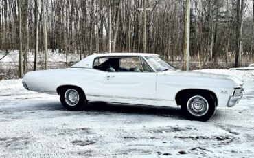 Chevrolet-Caprice-Coupe-1967-White-Blue-16093-1