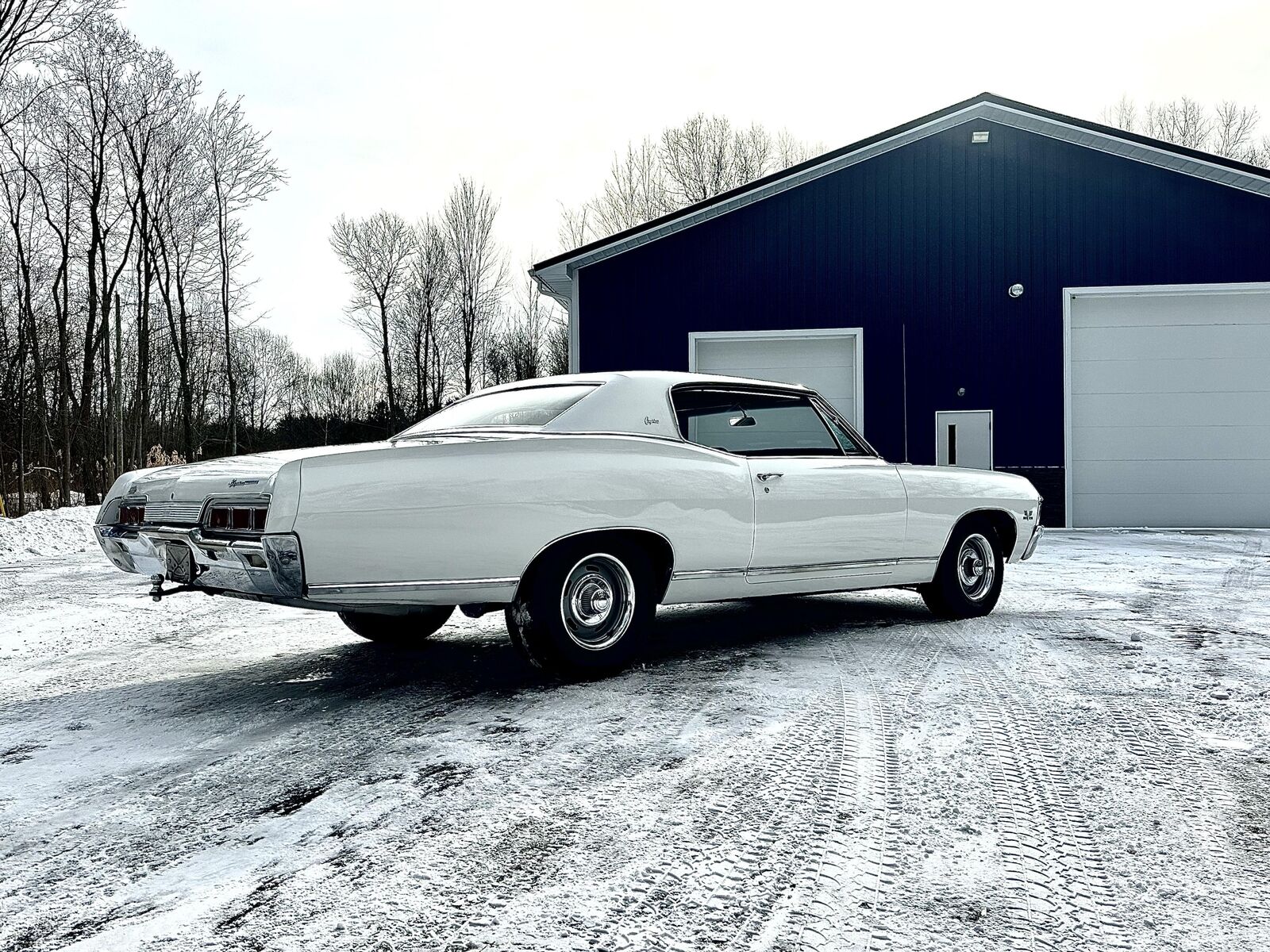 Chevrolet-Caprice-Coupe-1967-White-Blue-16093-11