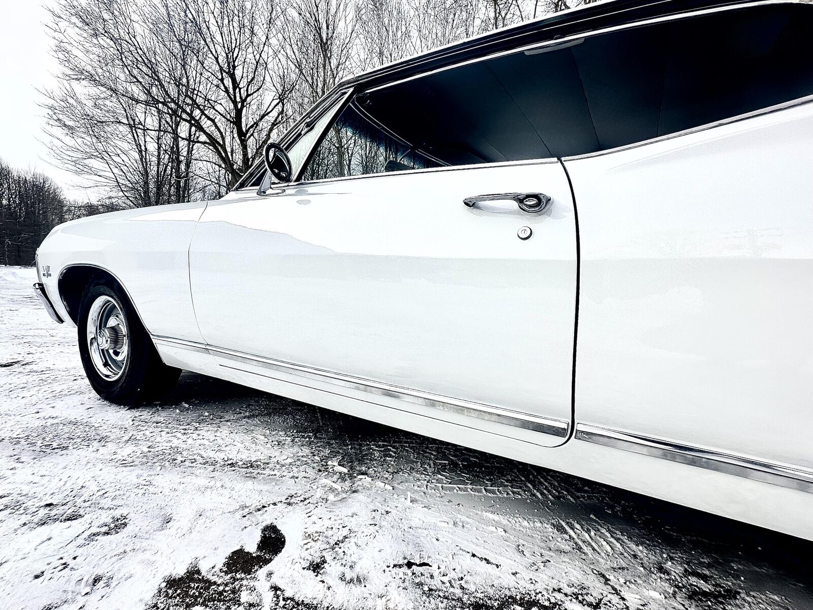 Chevrolet-Caprice-Coupe-1967-White-Blue-16093-24