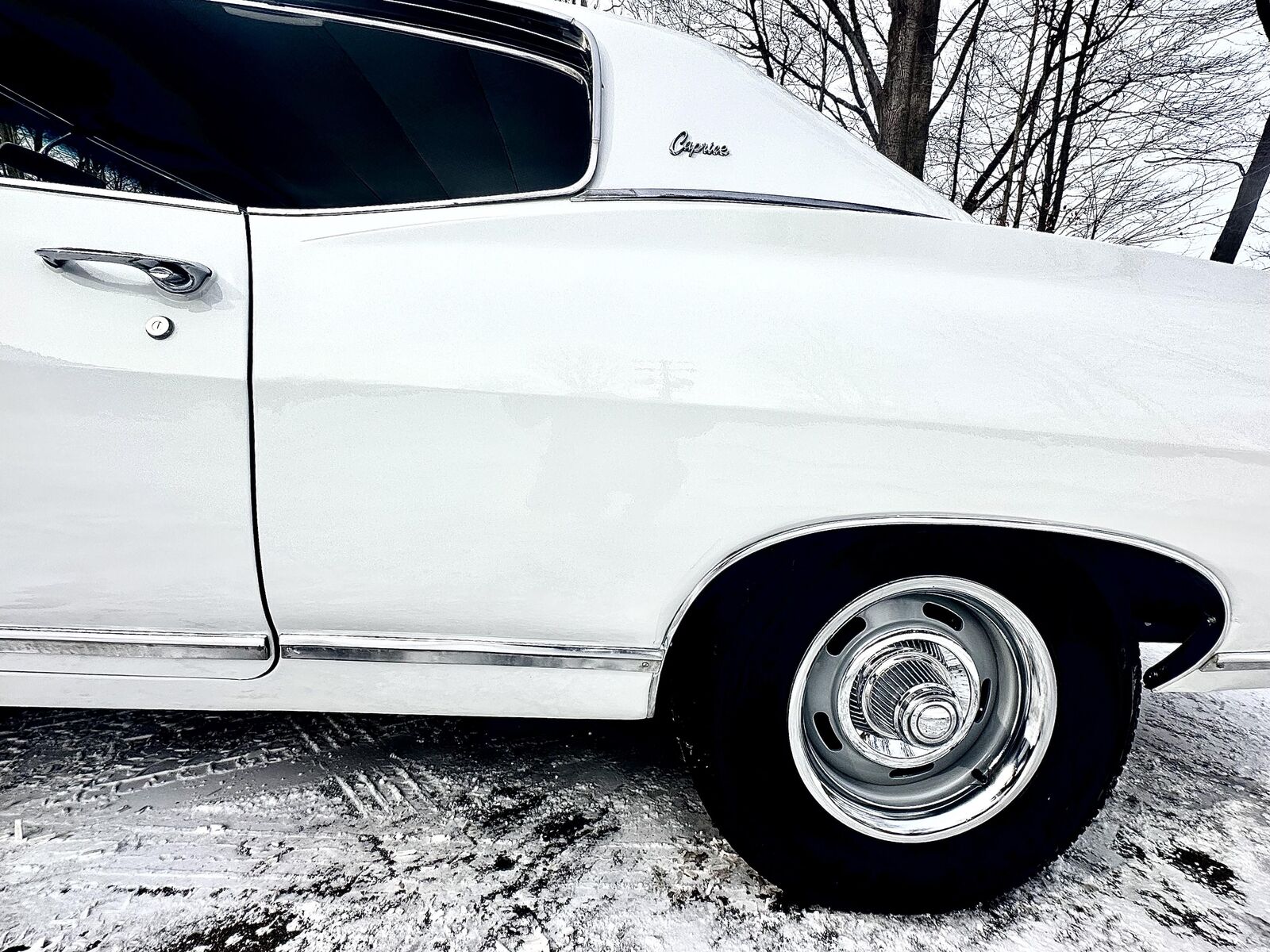 Chevrolet-Caprice-Coupe-1967-White-Blue-16093-25