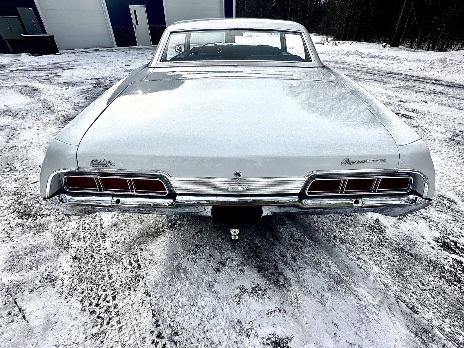 Chevrolet-Caprice-Coupe-1967-White-Blue-16093-29