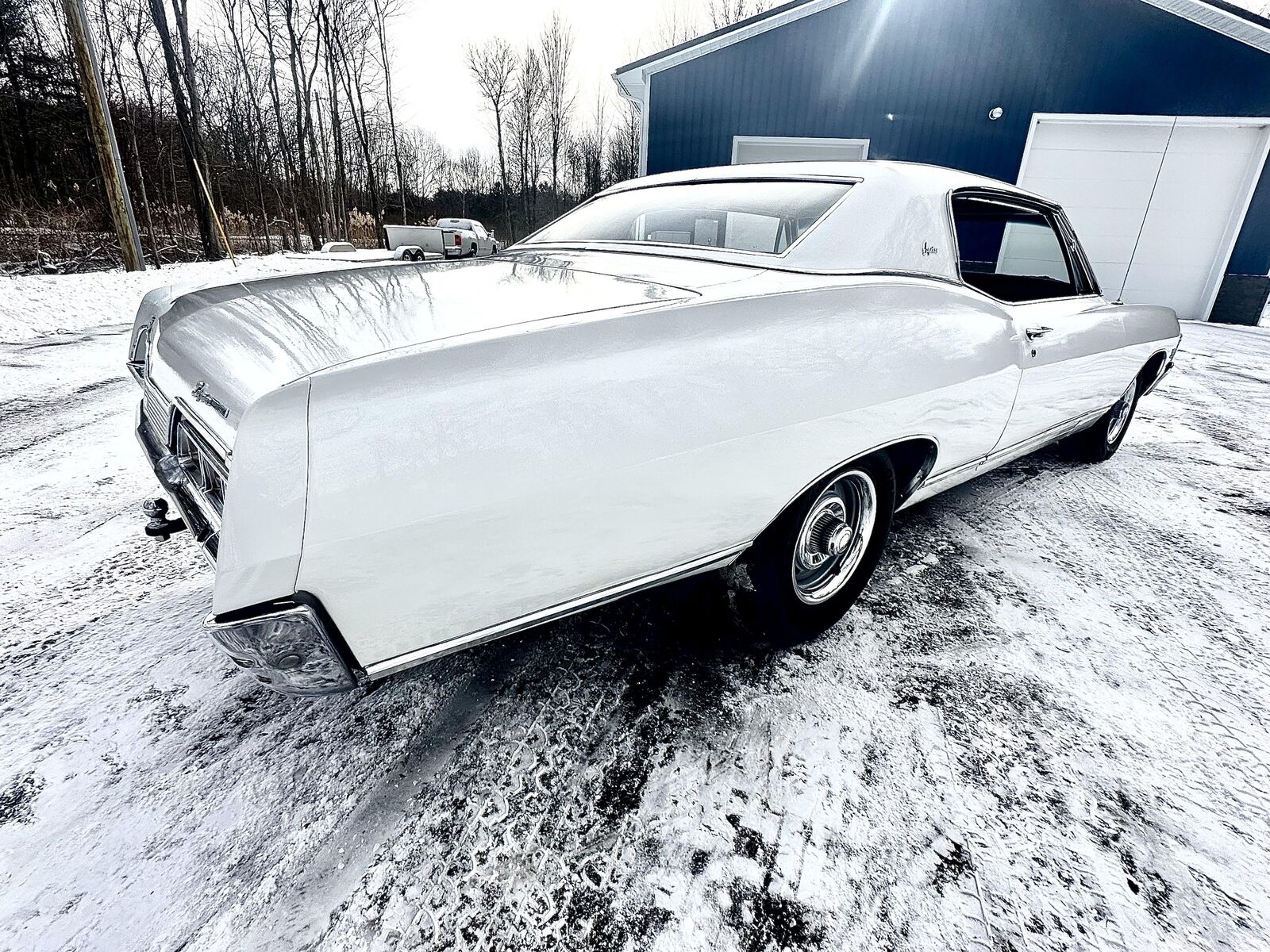 Chevrolet-Caprice-Coupe-1967-White-Blue-16093-31