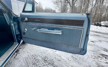 Chevrolet-Caprice-Coupe-1967-White-Blue-16093-32