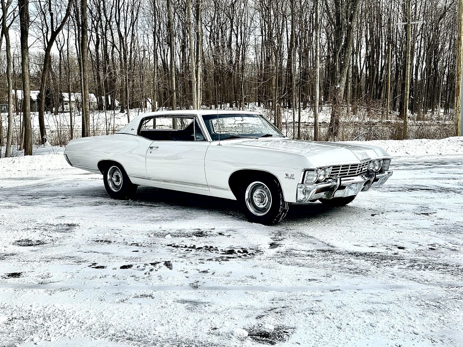 Chevrolet-Caprice-Coupe-1967-White-Blue-16093-4