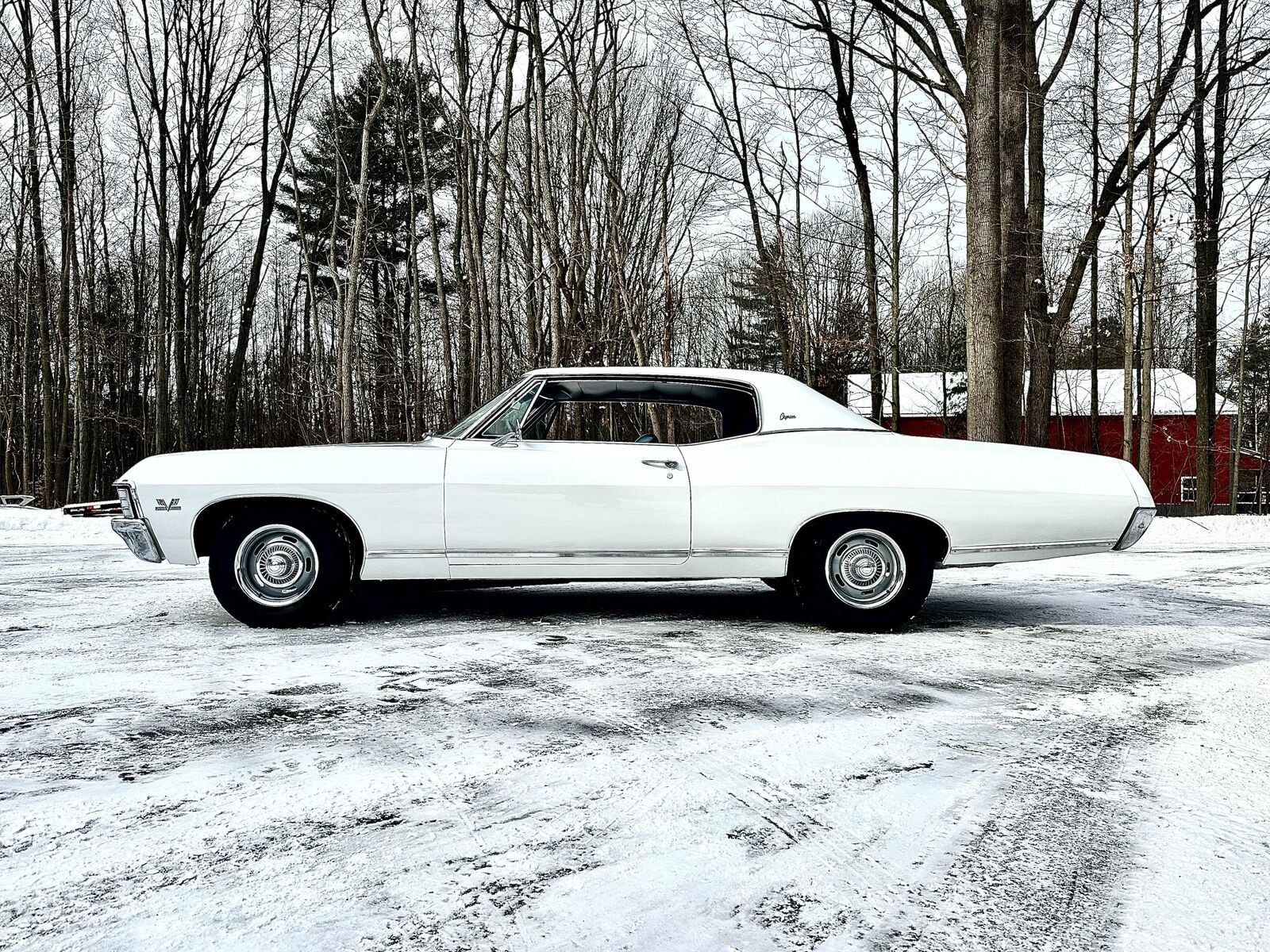 Chevrolet-Caprice-Coupe-1967-White-Blue-16093-8