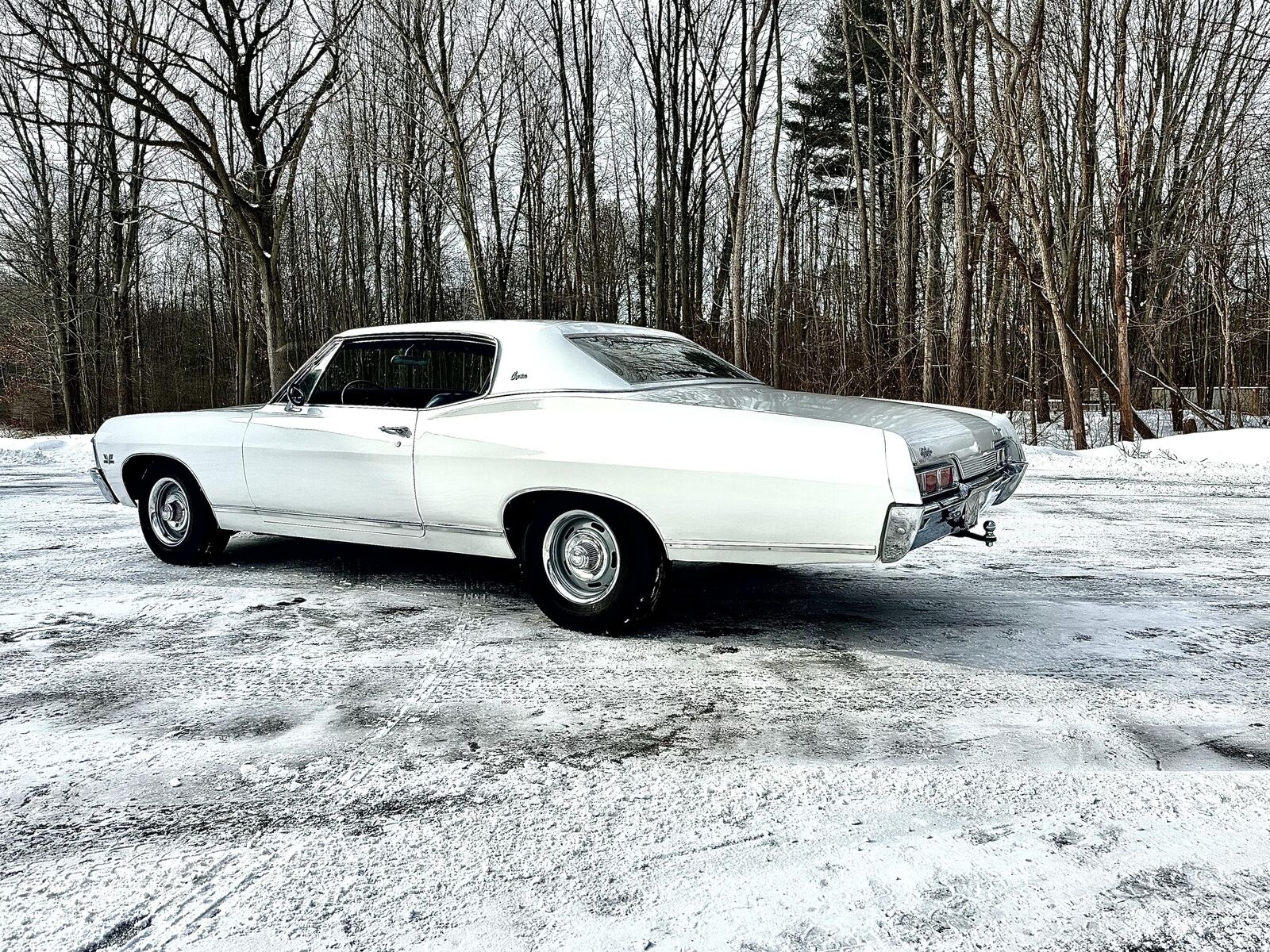 Chevrolet-Caprice-Coupe-1967-White-Blue-16093-9