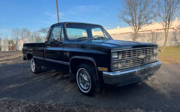 Chevrolet-Ck-10-1983-black-150734-5