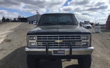 Chevrolet-Ck-pickup-12-ton-nominal-1985-black-217261-1