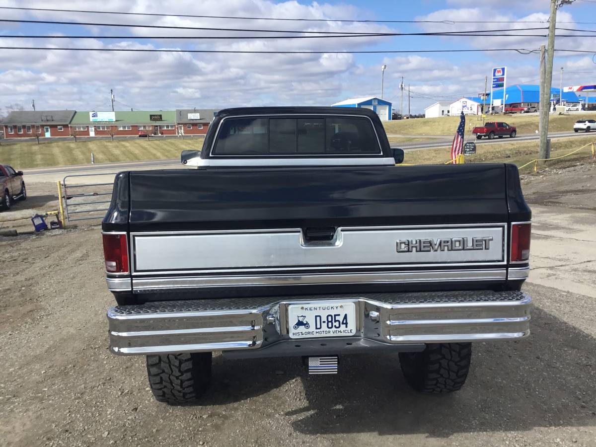 Chevrolet-Ck-pickup-12-ton-nominal-1985-black-217261-4