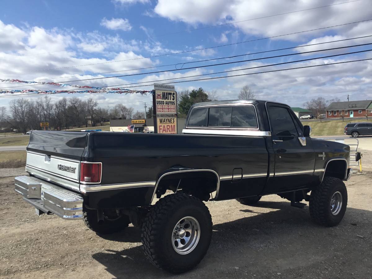 Chevrolet-Ck-pickup-12-ton-nominal-1985-black-217261-5