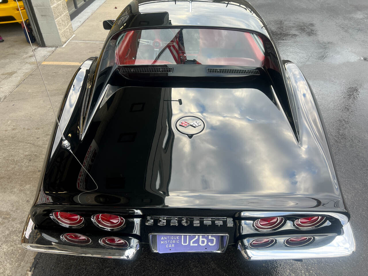 Chevrolet-Corvette-1968-Black-Red-66587-7