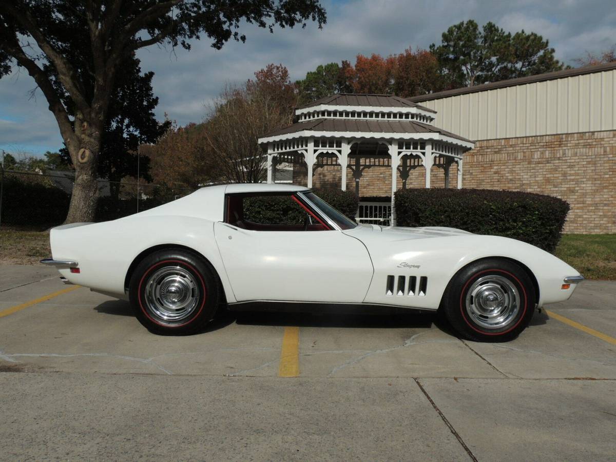 Chevrolet-Corvette-1969-179800-1