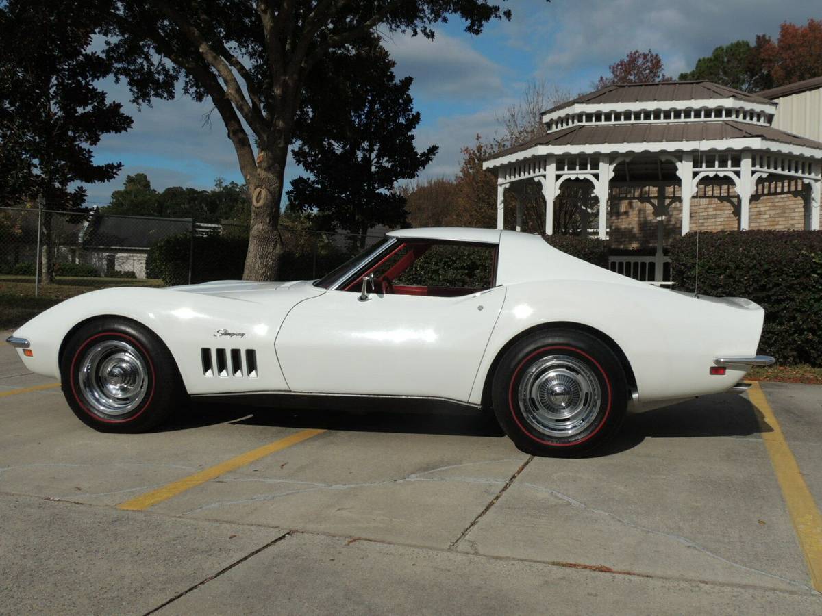 Chevrolet-Corvette-1969-179800-2