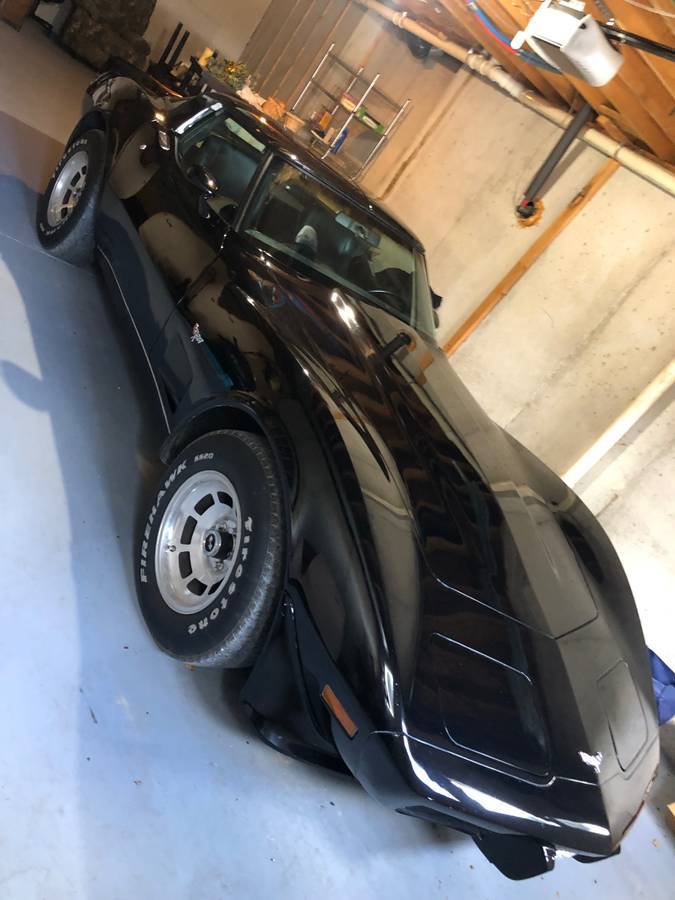 Chevrolet-Corvette-1979-black-100584-1