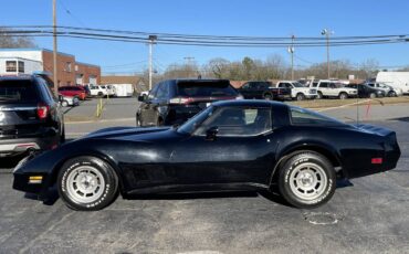 Chevrolet-Corvette-1981-black-124658-1