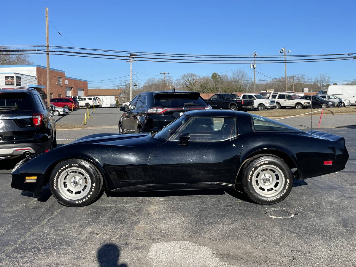 Chevrolet-Corvette-1981-black-124658-1