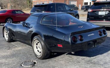 Chevrolet-Corvette-1981-black-124658-2