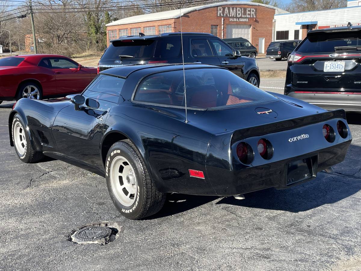 Chevrolet-Corvette-1981-black-124658-2