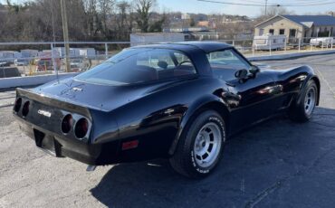 Chevrolet-Corvette-1981-black-124658-4