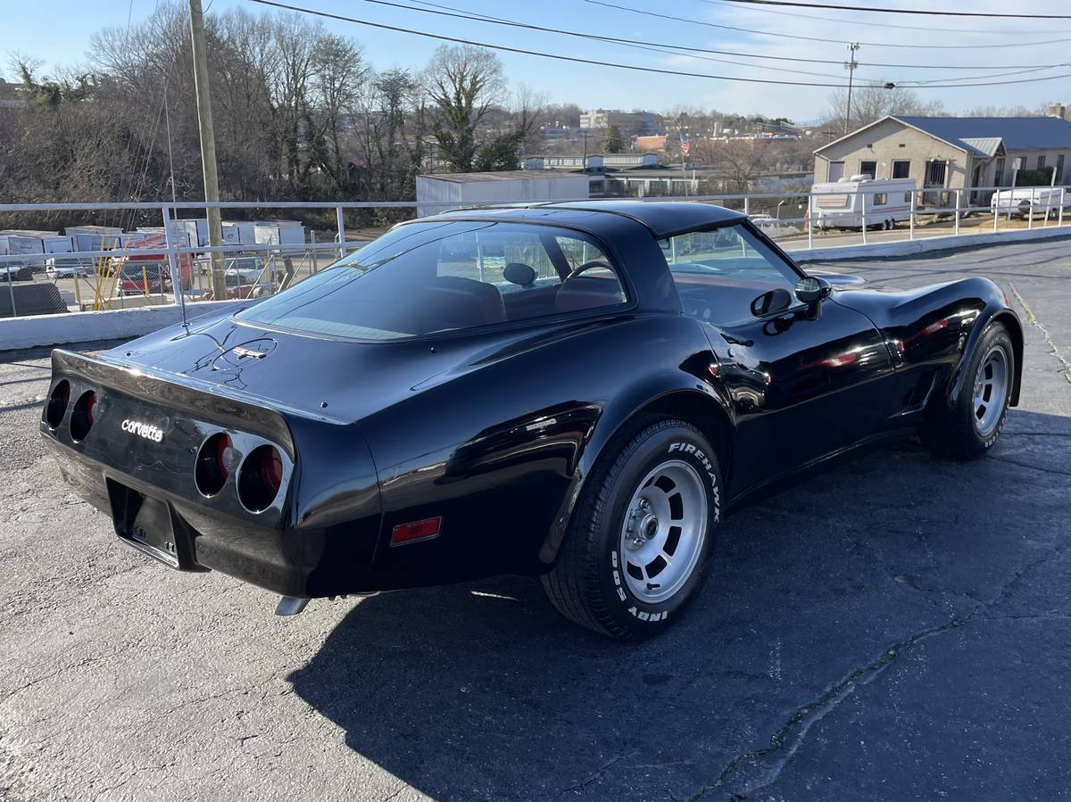 Chevrolet-Corvette-1981-black-124658-4